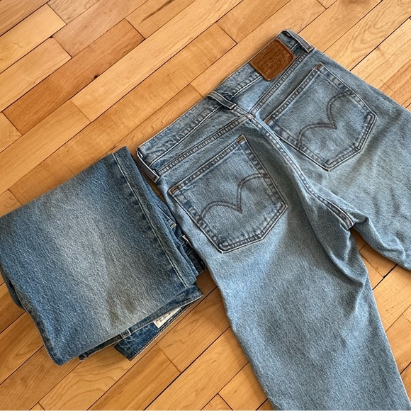 Levis Wedgie Straight Jean - Lighter Wash - Picture 3 of 6